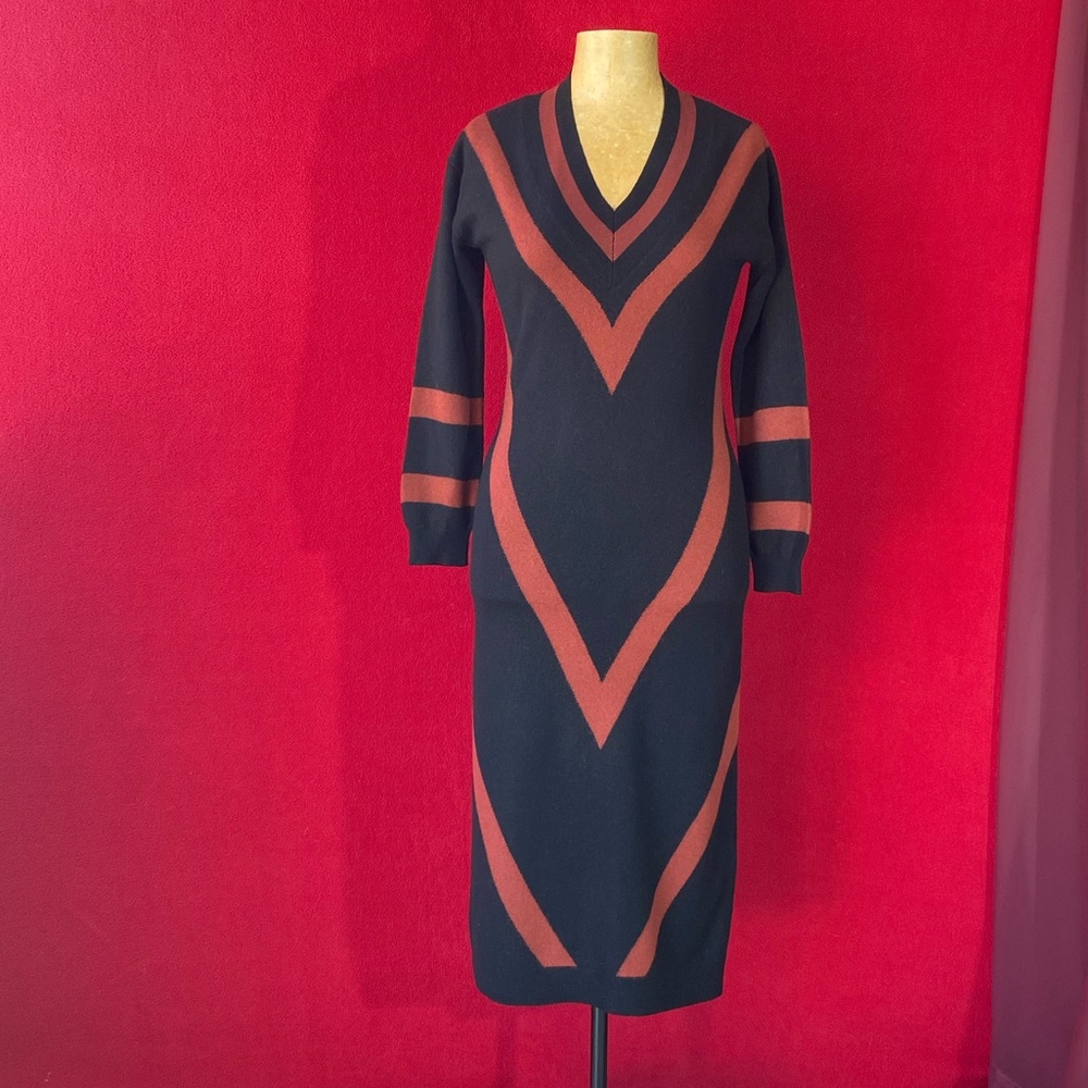 TED BAKER London Black and Red V-Neck Bodycon cashmere wool Dress. Size 1